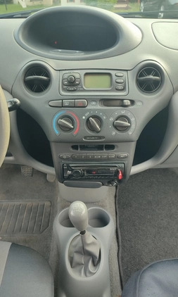 Toyota Yaris cena 4600 przebieg: 185527, rok produkcji 2002 z Jarosław małe 22